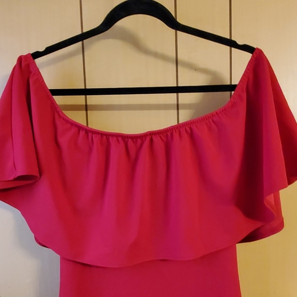 Off the shoulder red dress size L - Picture 3 of 3